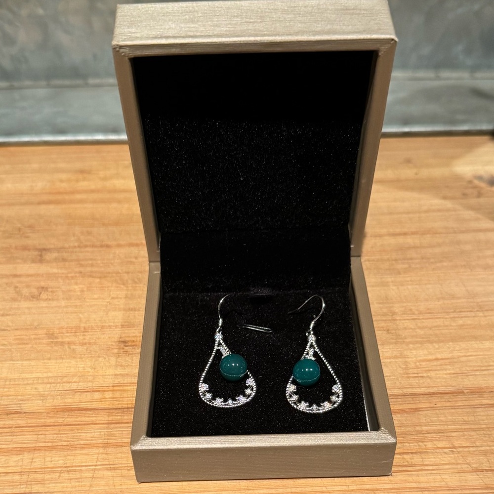 #97 Green agate and Moissanite dangle earrings
